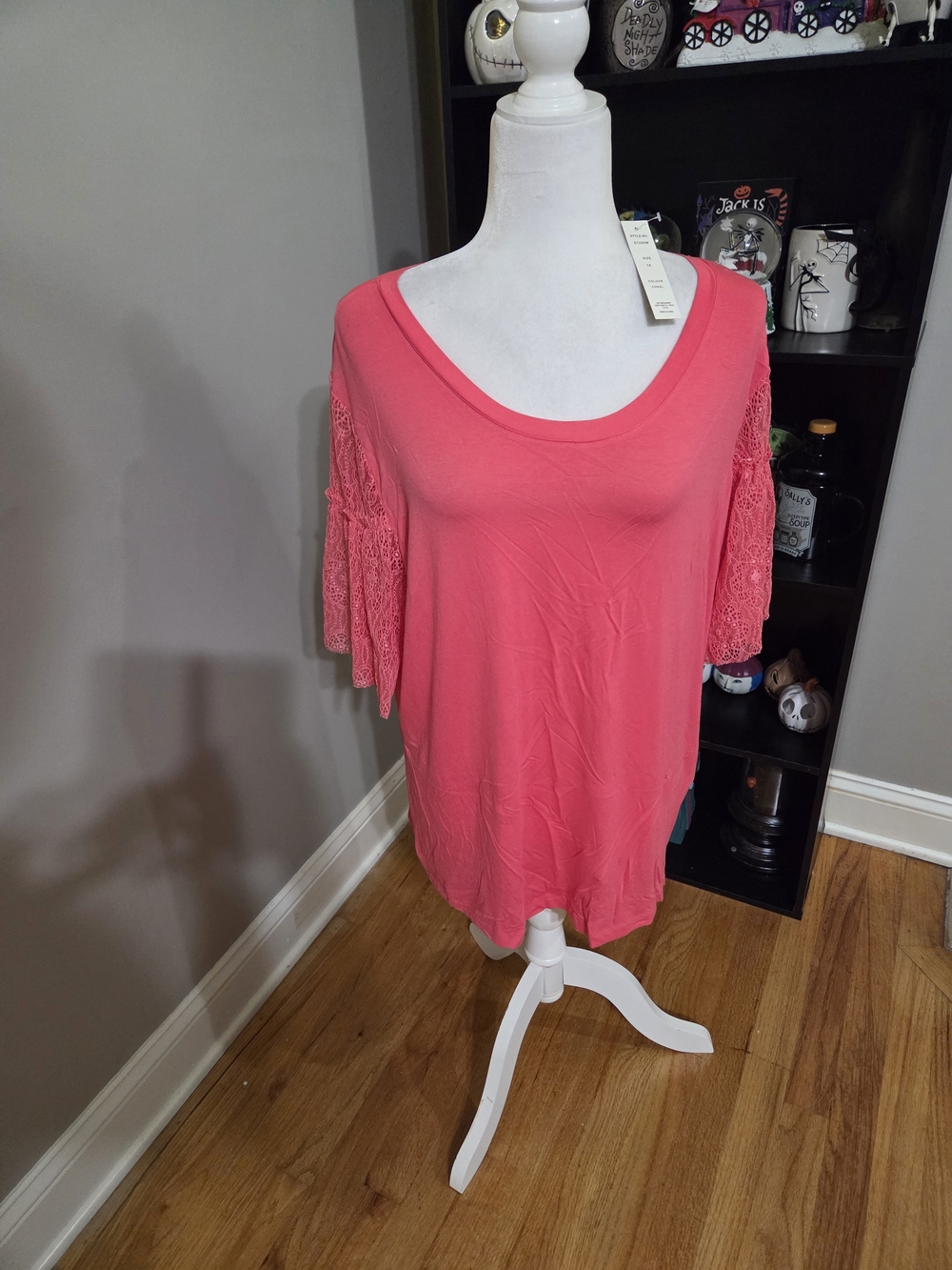 Women's Scoop Neck Short Sleeve Top with Lace Sleeves - Coral Pink